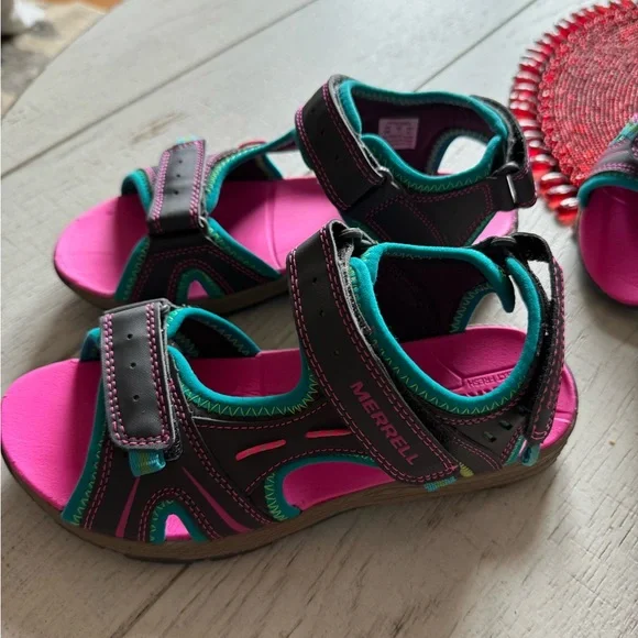 New Girls Merrell sandals size 2 or 4 - Picture 3 of 6